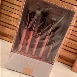 Luxie complete face brush set
